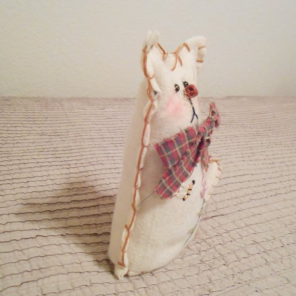 Kitty Cat With Ribbon Embroidery - Picture 5 of 8